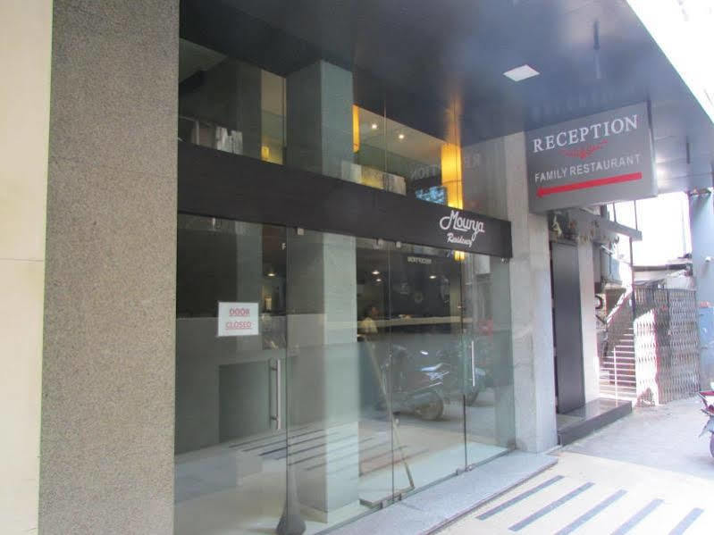 Hotel Mourya Residency Thána Kültér fotó