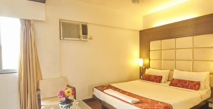 Hotel Mourya Residency Thána Kültér fotó
