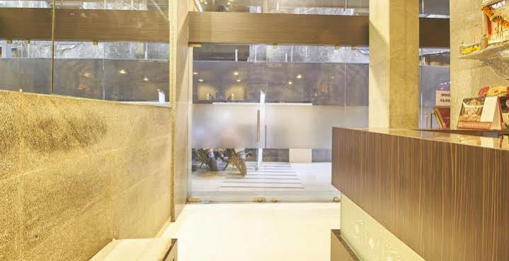 Hotel Mourya Residency Thána Kültér fotó