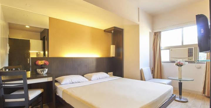 Hotel Mourya Residency Thána Kültér fotó